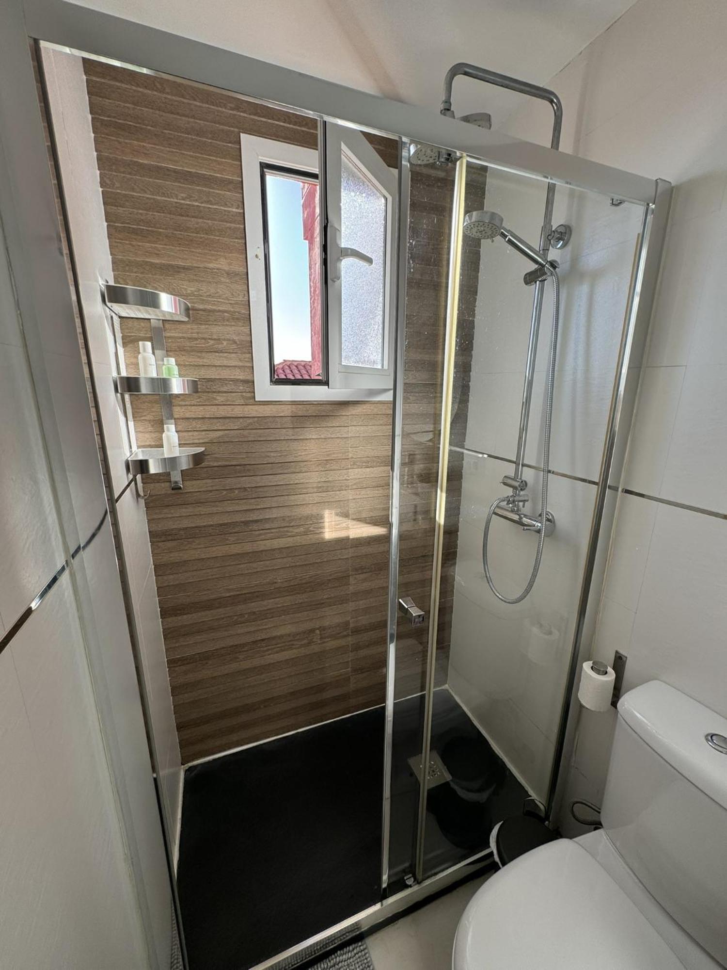 Peaceful Studio With Amazing Sea Views And Free Parking 베날마데나코스타 외부 사진