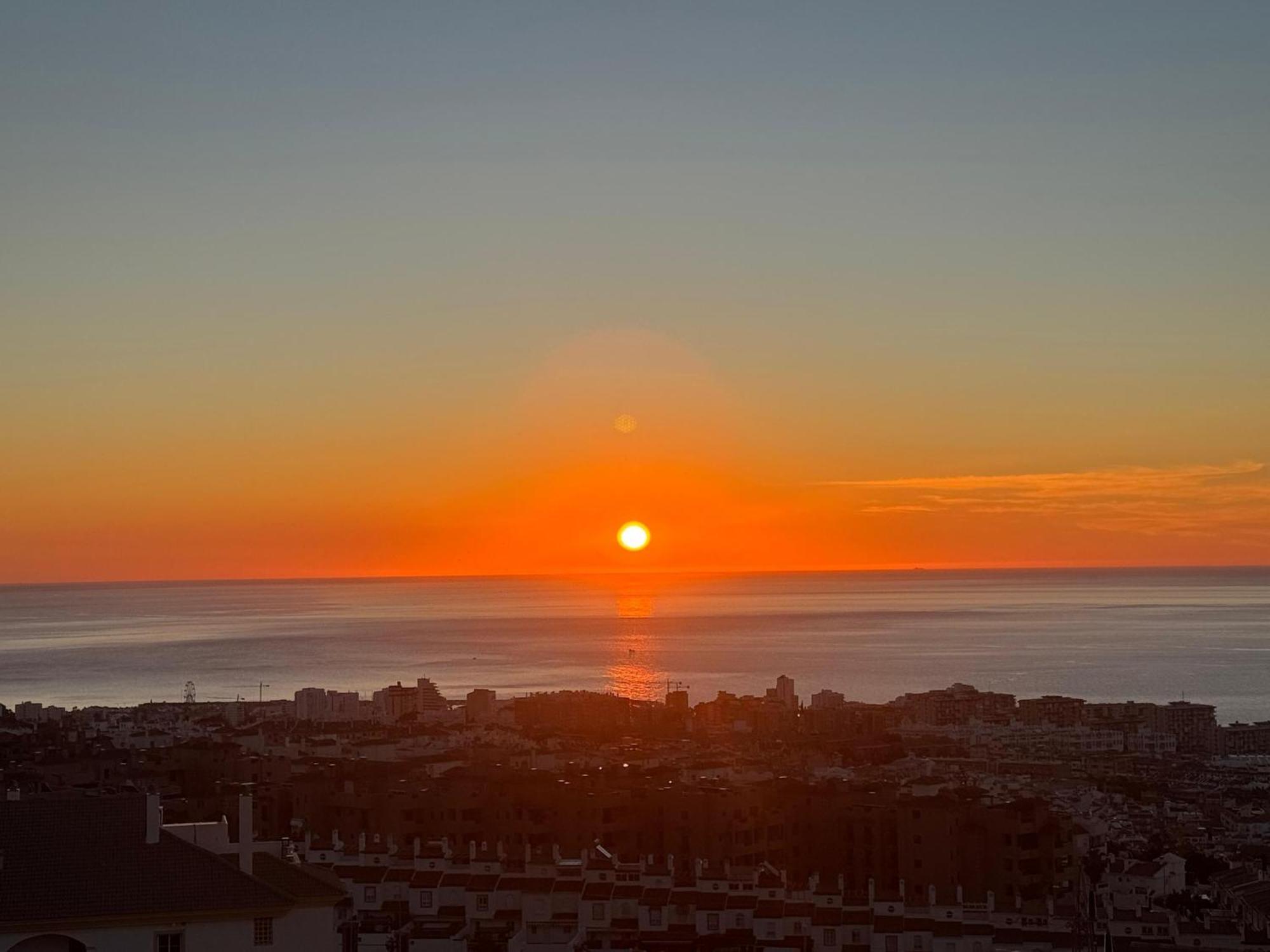 Peaceful Studio With Amazing Sea Views And Free Parking 베날마데나코스타 외부 사진